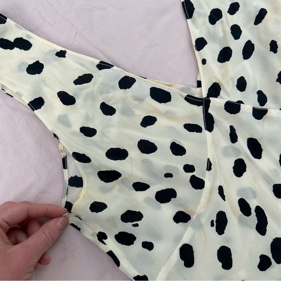 SOLD Elton John for Realisation, 100% Silk Little Jeanie Mini Dress in Snow - Picture 14 of 15